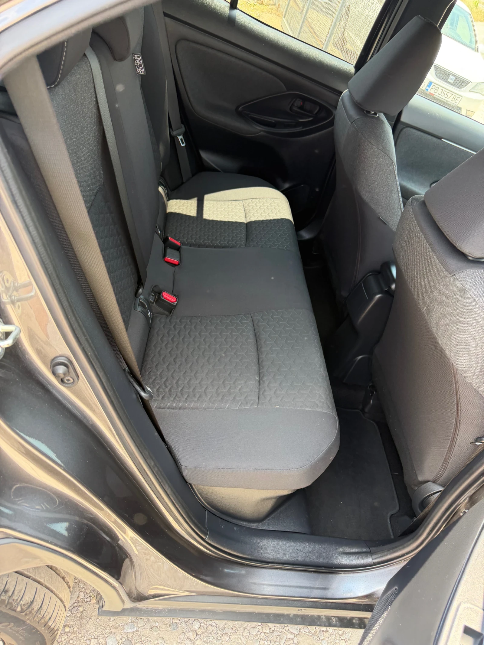 Toyota Yaris Cross 1.5 HYBRID AWD-i Trend (TOP), снимка 14 - Автомобили и джипове - 55059865
