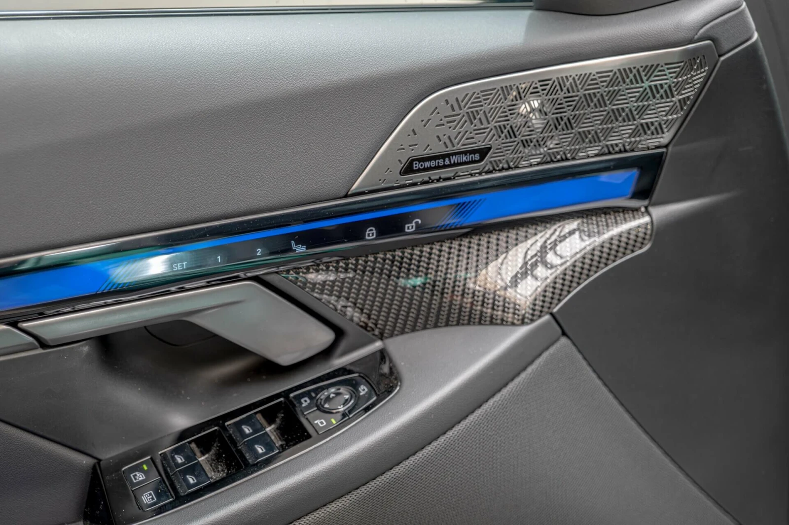 BMW M5 4.4 Plug-in Hybrid/Bower/HuD/Обдухване/Керамика/Ка, снимка 8 - Автомобили и джипове - 55078905