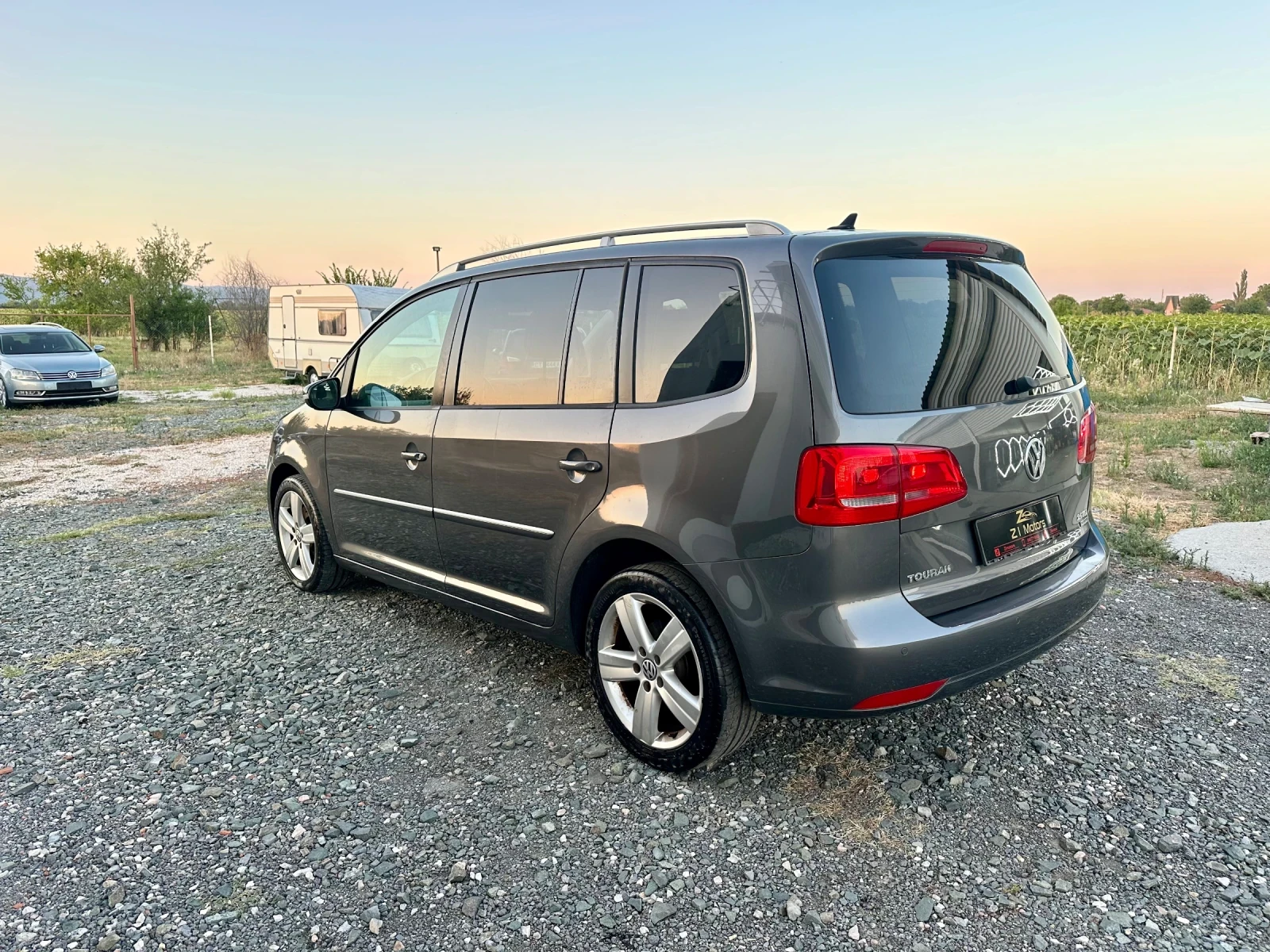 VW Touran Highline 7места , снимка 4 - Автомобили и джипове - 55480378
