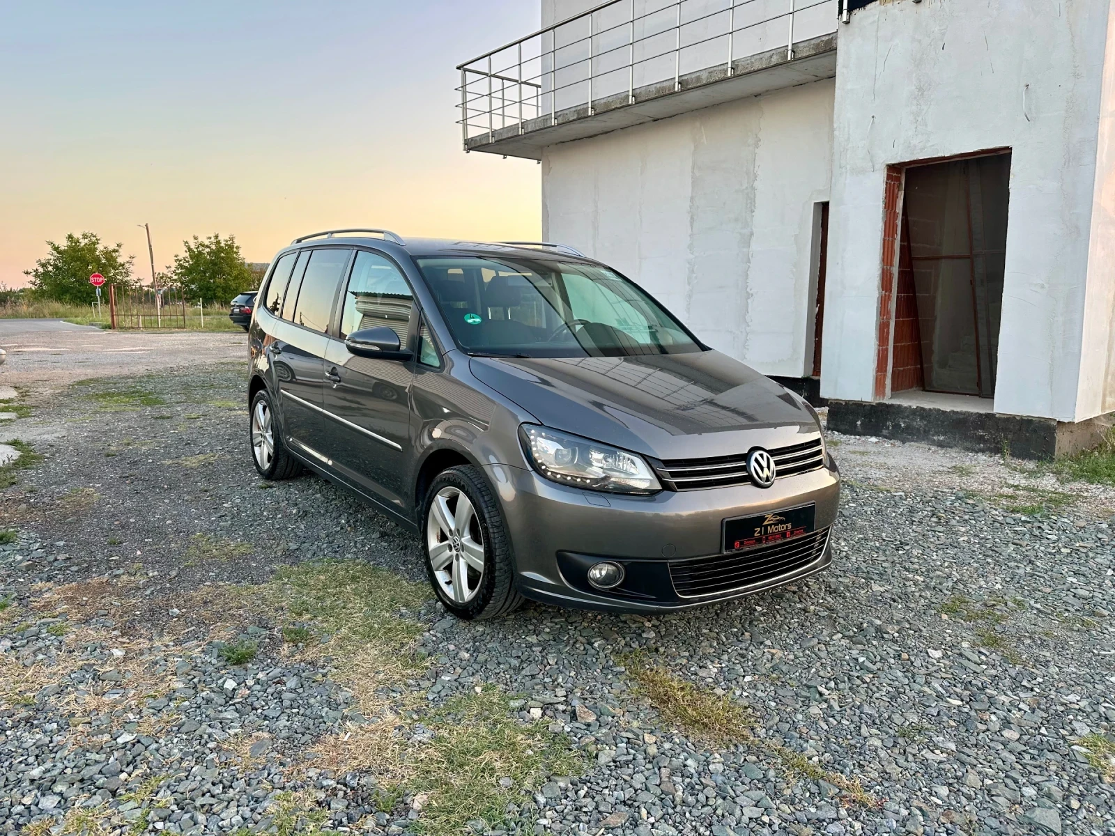 VW Touran Highline 7места , снимка 2 - Автомобили и джипове - 55480378
