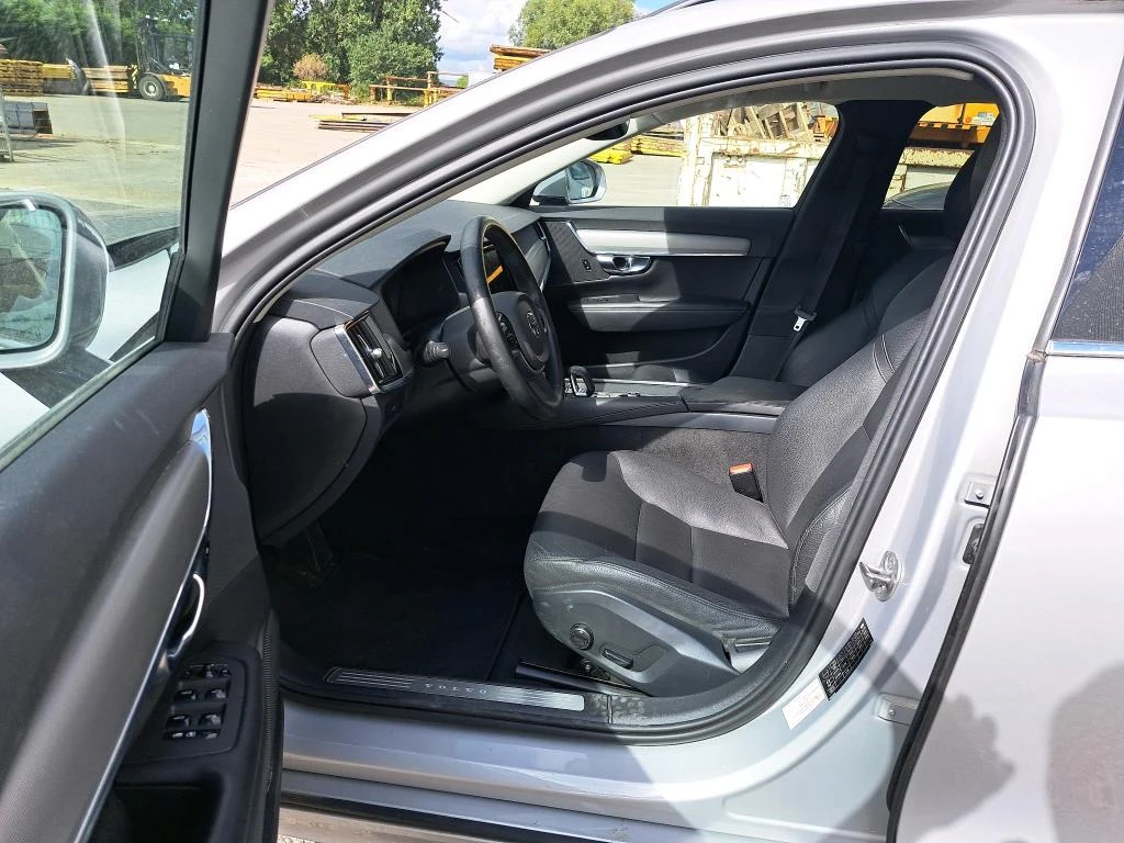 Volvo V90 B4 D MHEV MOMENTUM PRO AUTO NAVI, снимка 5 - Автомобили и джипове - 56107687