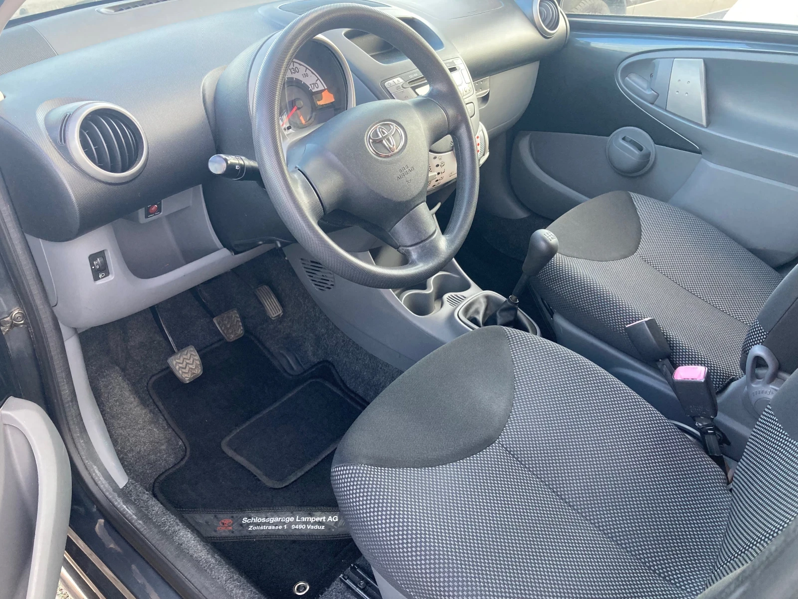 Toyota Aygo 1.0, снимка 5 - Автомобили и джипове - 56111223