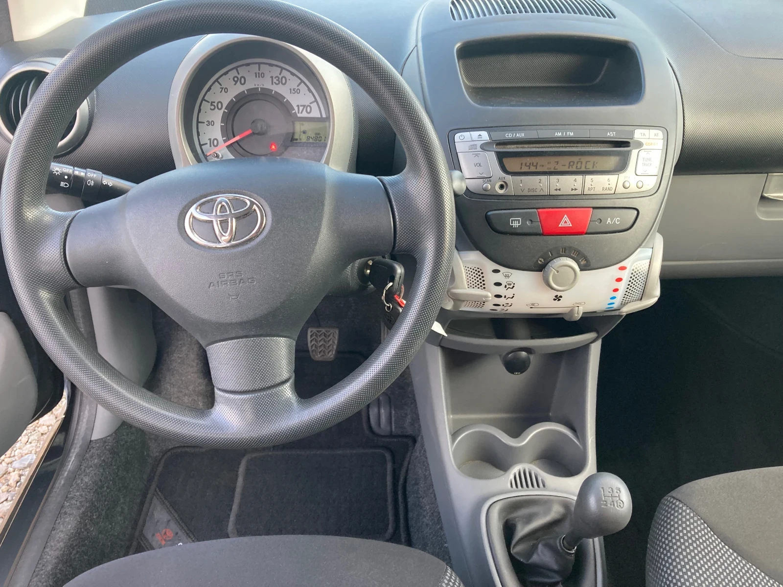 Toyota Aygo 1.0, снимка 7 - Автомобили и джипове - 56111223