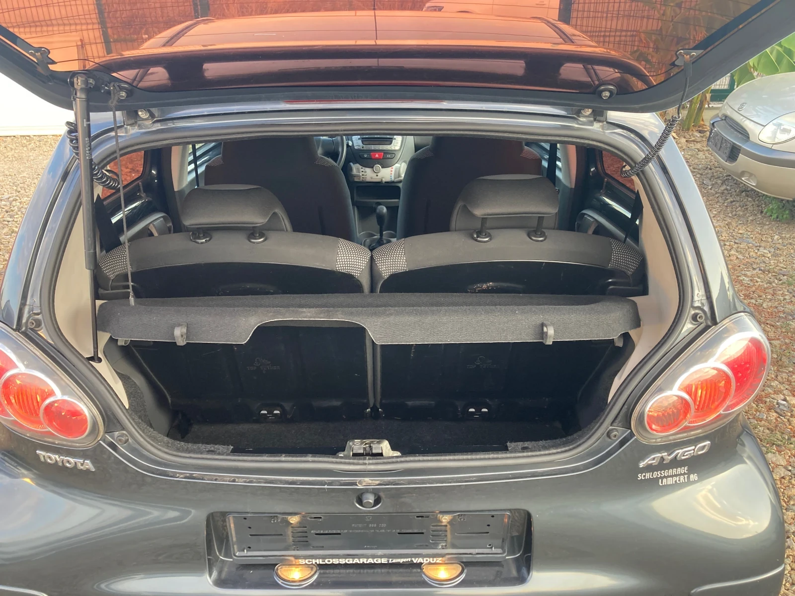 Toyota Aygo 1.0, снимка 10 - Автомобили и джипове - 56111223