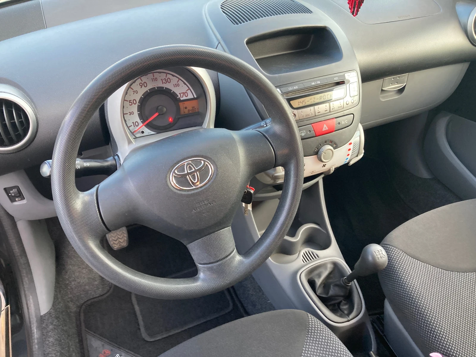 Toyota Aygo 1.0, снимка 9 - Автомобили и джипове - 56111223