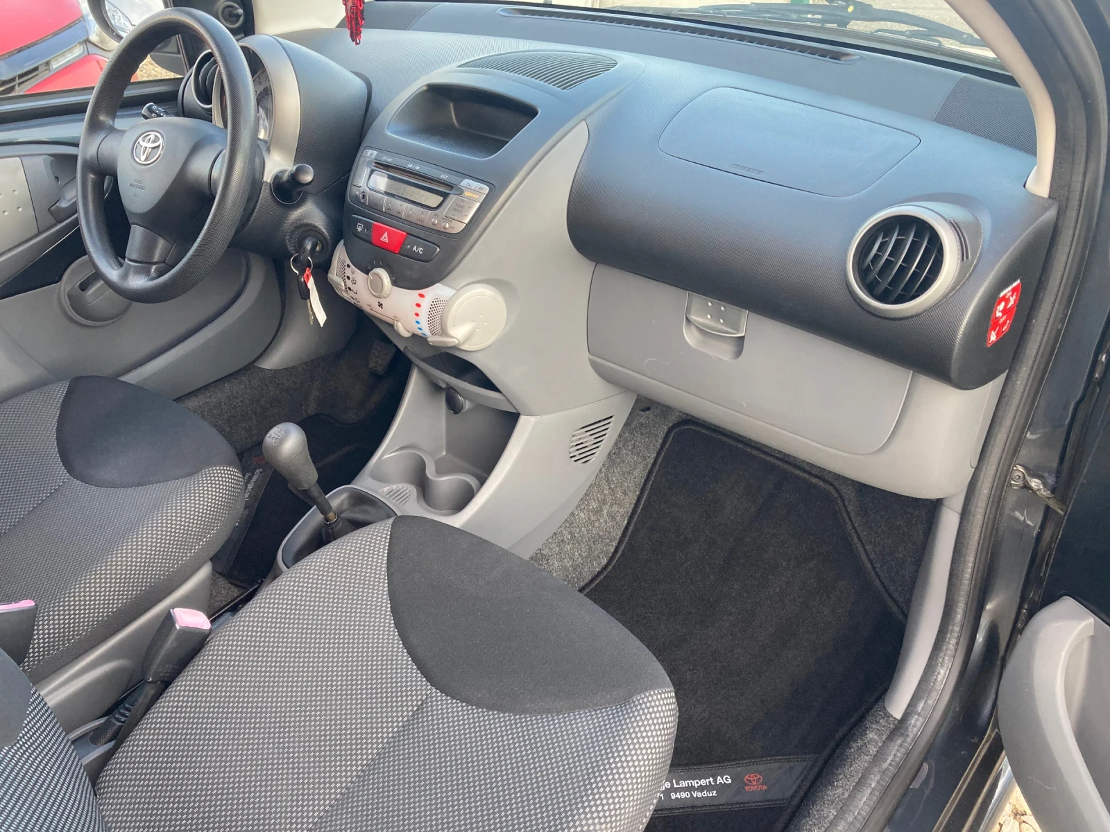 Toyota Aygo 1.0, снимка 11 - Автомобили и джипове - 56111223