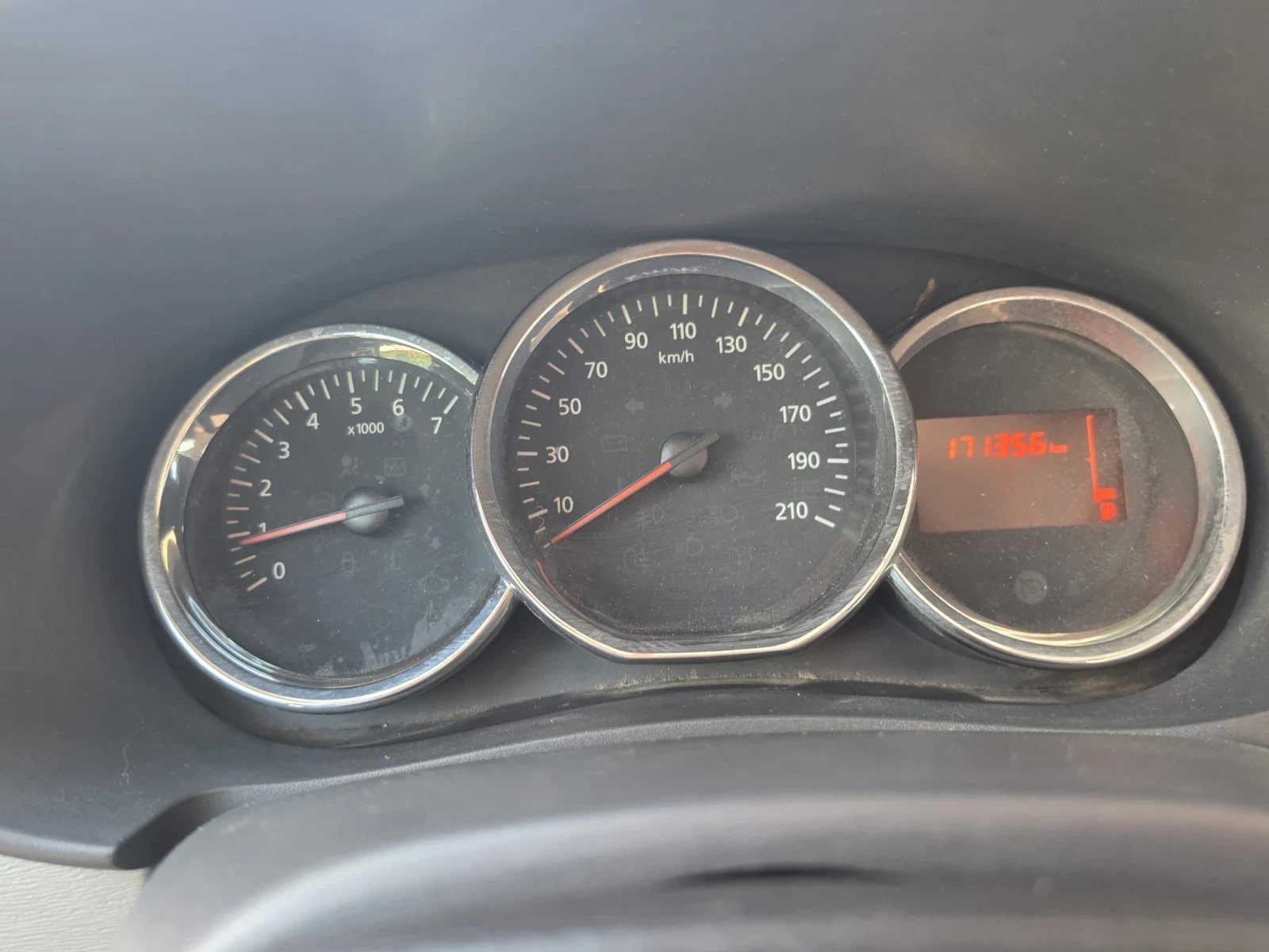 Dacia Lodgy 1.5Dci* МУЛТИМЕДИЯ* , снимка 14 - Автомобили и джипове - 56242751