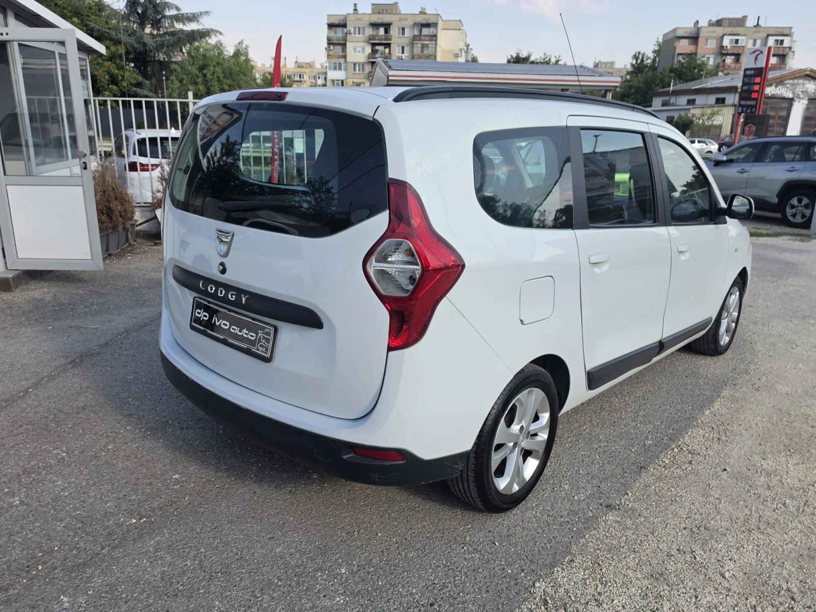 Dacia Lodgy 1.5Dci* МУЛТИМЕДИЯ* , снимка 5 - Автомобили и джипове - 56242751