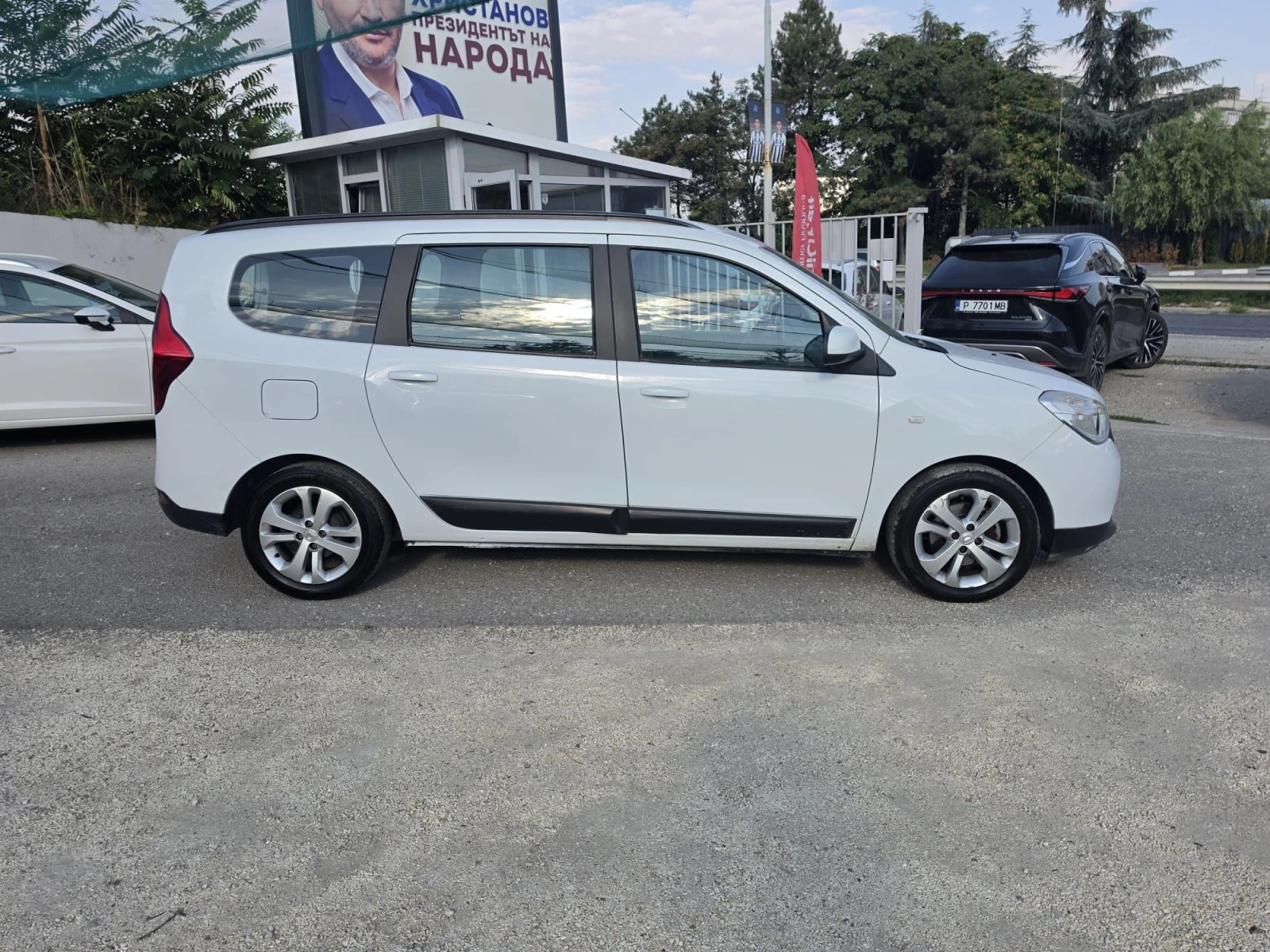 Dacia Lodgy 1.5Dci* МУЛТИМЕДИЯ* , снимка 6 - Автомобили и джипове - 56242751