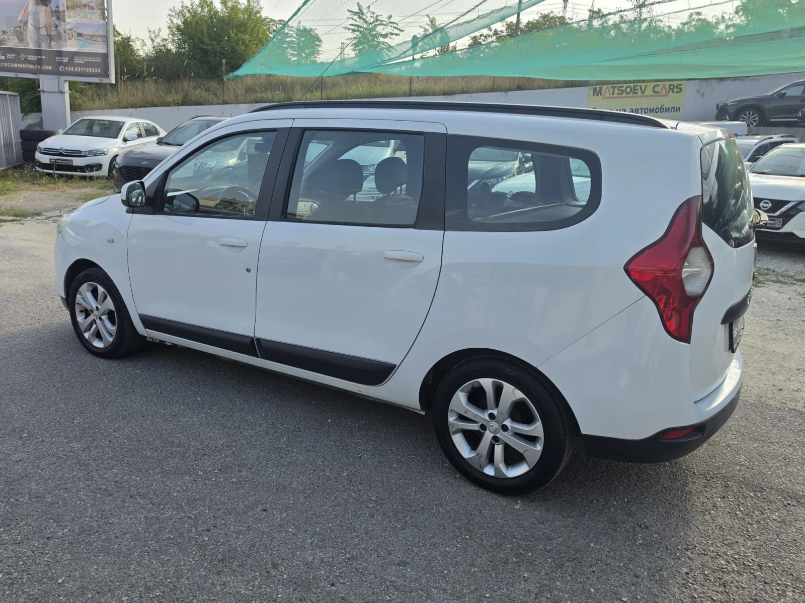 Dacia Lodgy 1.5Dci* МУЛТИМЕДИЯ* , снимка 3 - Автомобили и джипове - 56242751