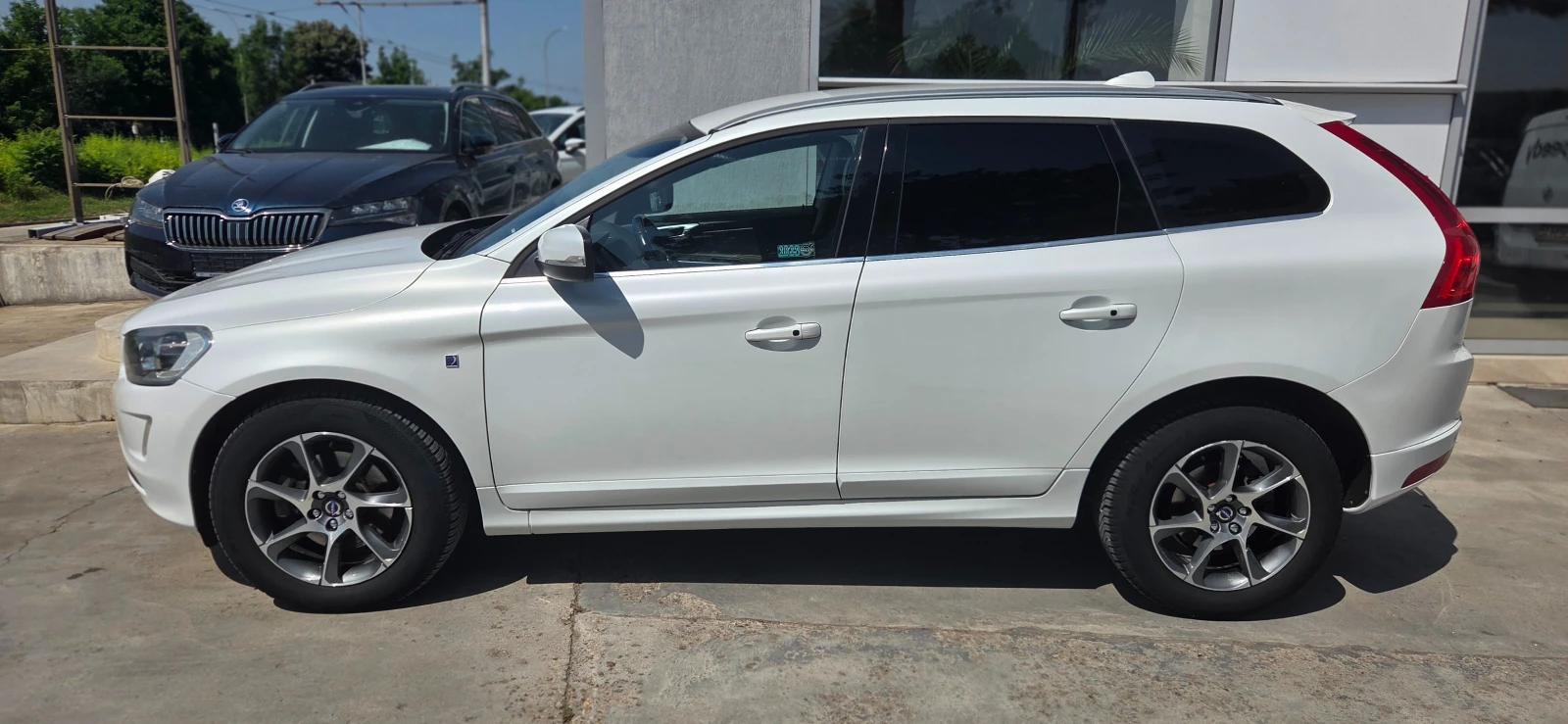 Volvo XC60 d5 - изображение 6