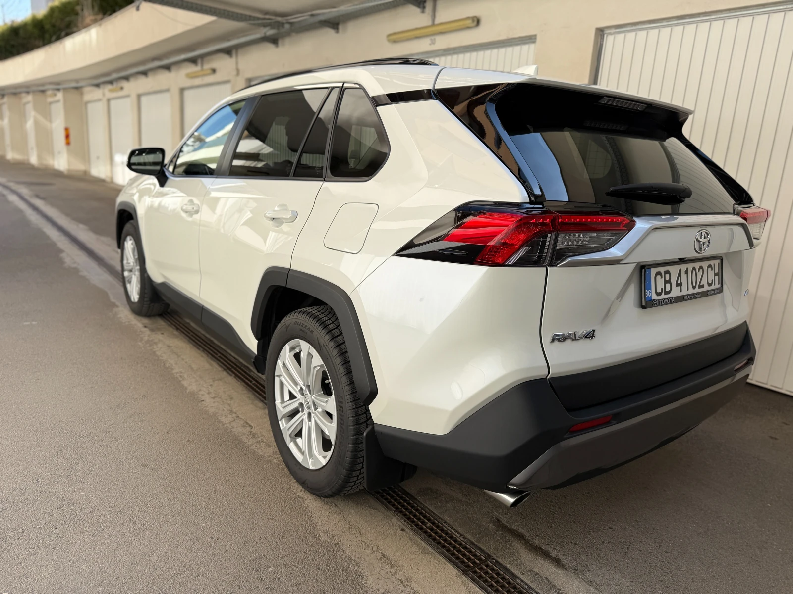 Toyota Rav4 2.0P AWD Executive - изображение 4