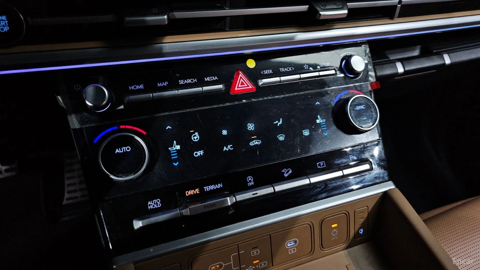 Hyundai Santa fe 2.5T 4WD Calligraphy* МАСАЖИ* 360* ПАНО, снимка 16 - Автомобили и джипове - 55500117