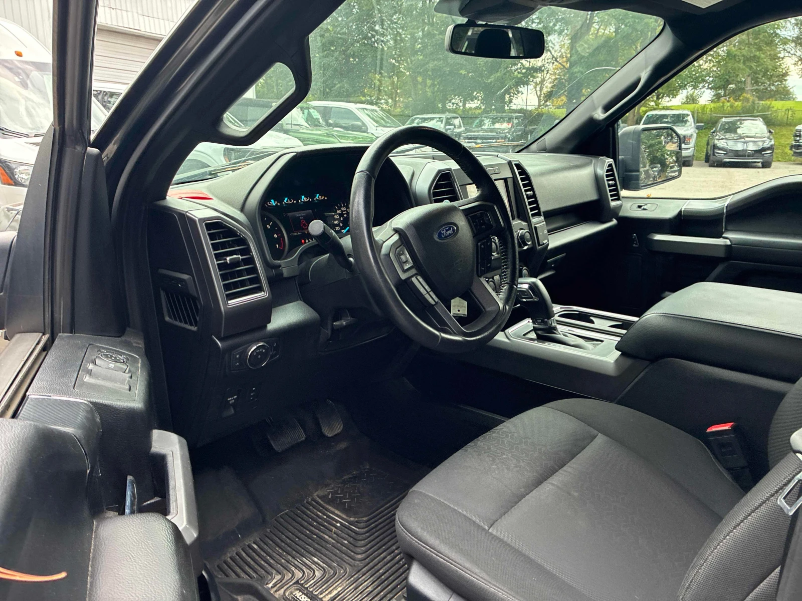 Ford F150 * 4WD SuperCrew 5.5' Box * CARFAX * БЕЗ ПЪРВОН, снимка 5 - Автомобили и джипове - 56125962