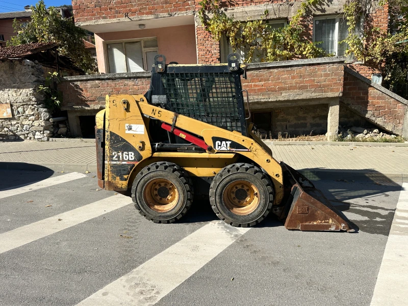 Мини челни товарачи Cat 216B, снимка 4 - Индустриална техника - 52260134