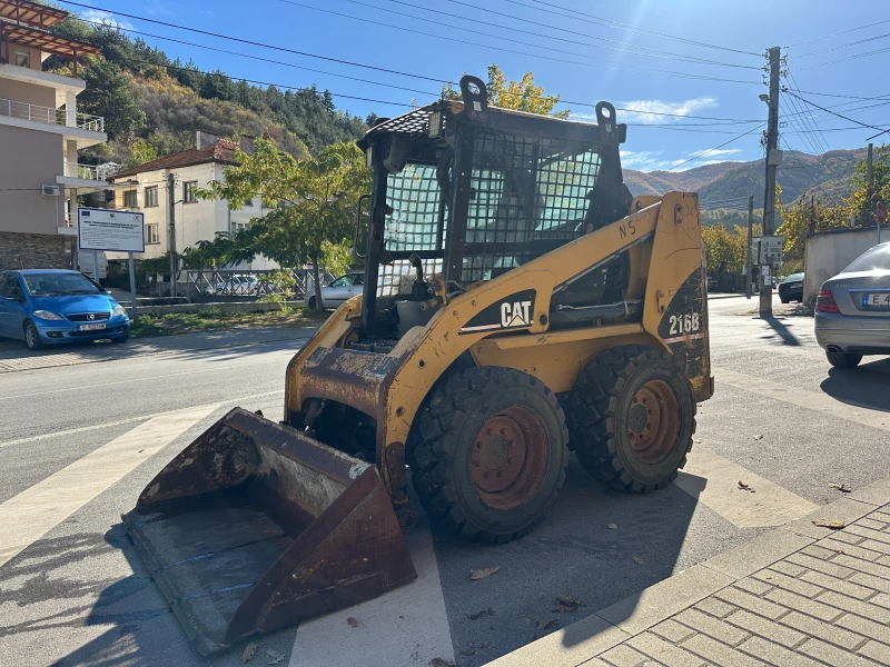 Мини челни товарачи Cat 216B