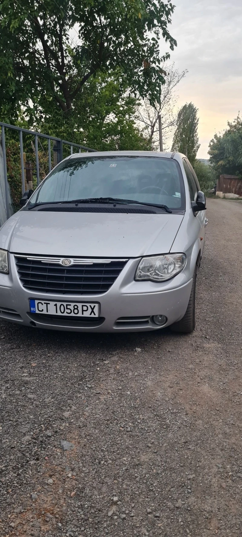 Chrysler Voyager 2.4 i, снимка 1 - Автомобили и джипове - 44430255