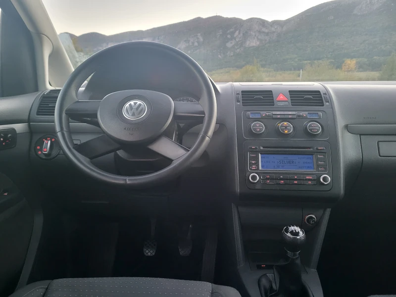 VW Touran 2.0TDi, снимка 14 - Автомобили и джипове - 47595715