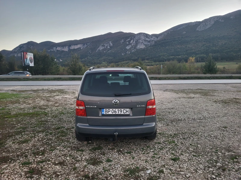 VW Touran 2.0TDi, снимка 4 - Автомобили и джипове - 47595715