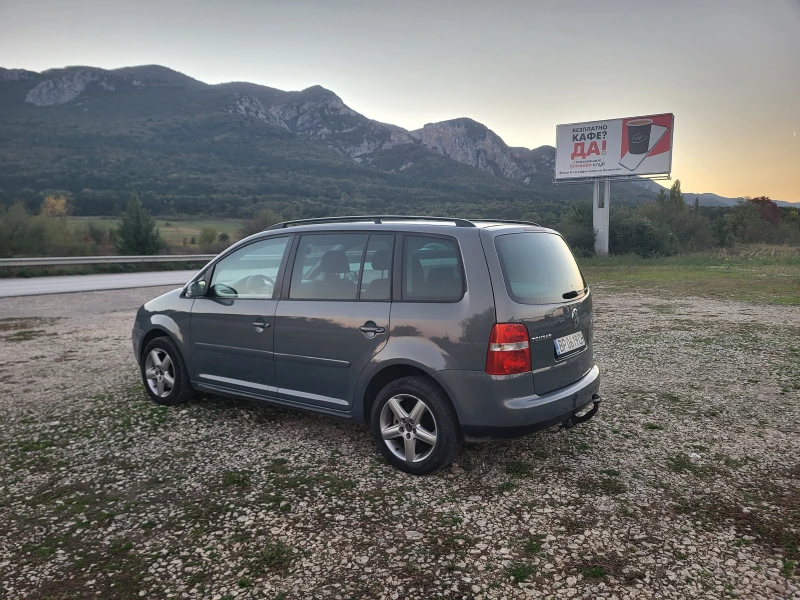 VW Touran 2.0TDi, снимка 3 - Автомобили и джипове - 47595715