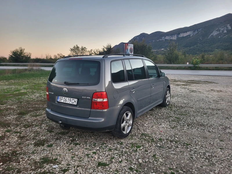 VW Touran 2.0TDi, снимка 5 - Автомобили и джипове - 47595715