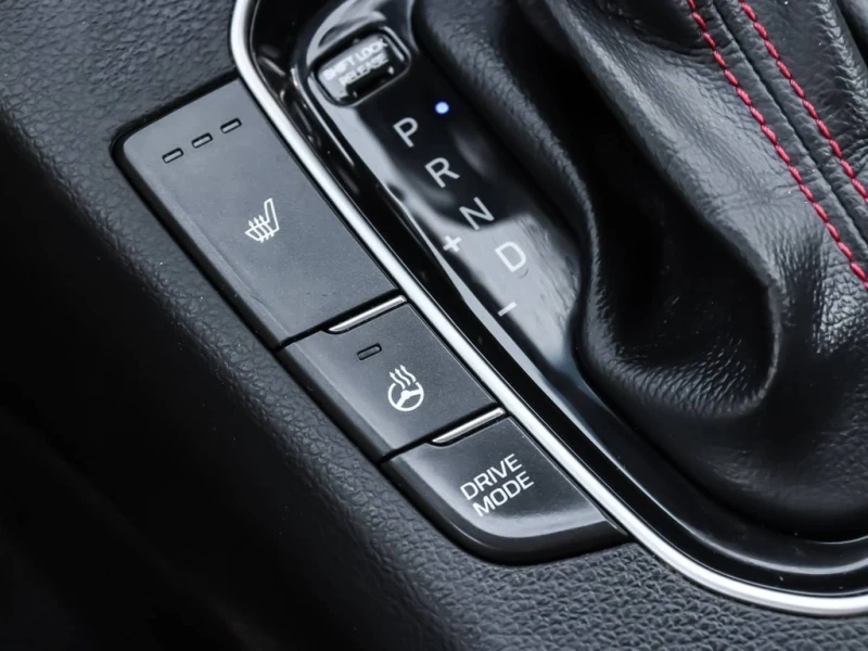 Hyundai Elantra GT SR TURBO * * CARFAX * * АВТО КРЕДИТ * * , снимка 14 - Автомобили и джипове - 52869324