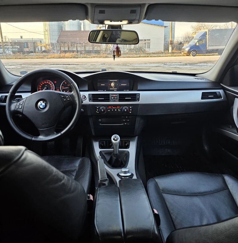 BMW 320, снимка 13 - Автомобили и джипове - 52938274