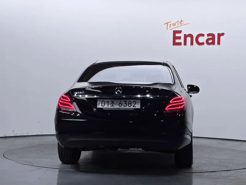 Mercedes-Benz C 200, снимка 4 - Автомобили и джипове - 55015325