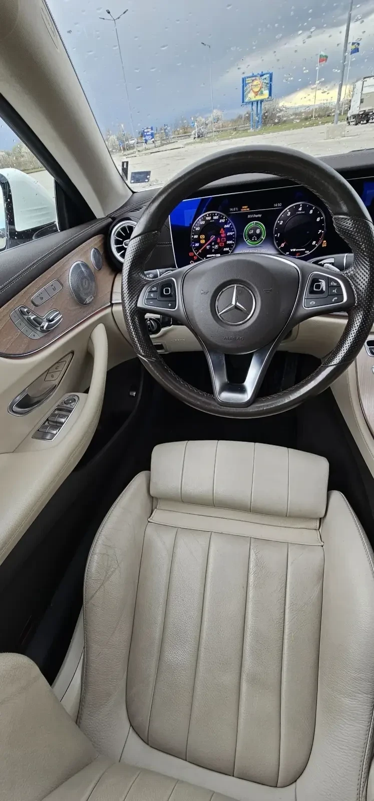 Mercedes-Benz E 400 4MATIC Coupe Burmester Панорама, снимка 8 - Автомобили и джипове - 55811898