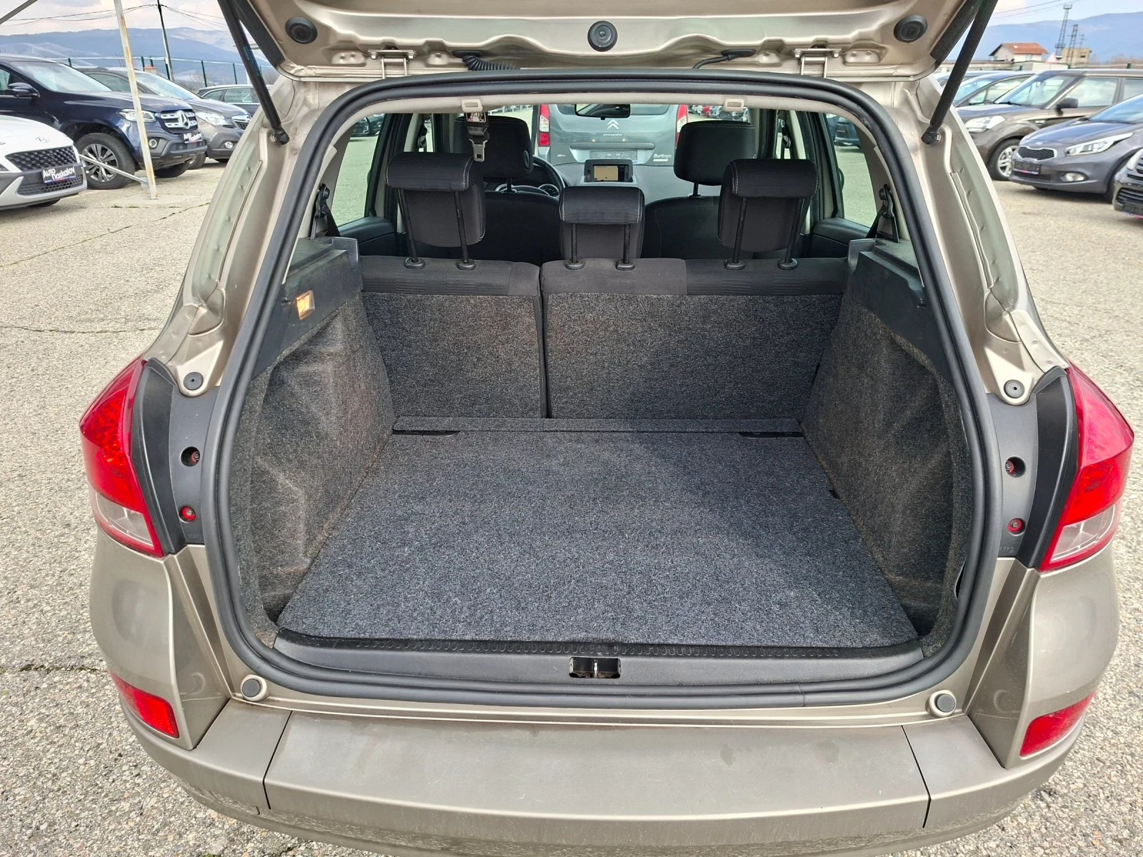 Renault Clio 1, 2i, снимка 14 - Автомобили и джипове - 53758030