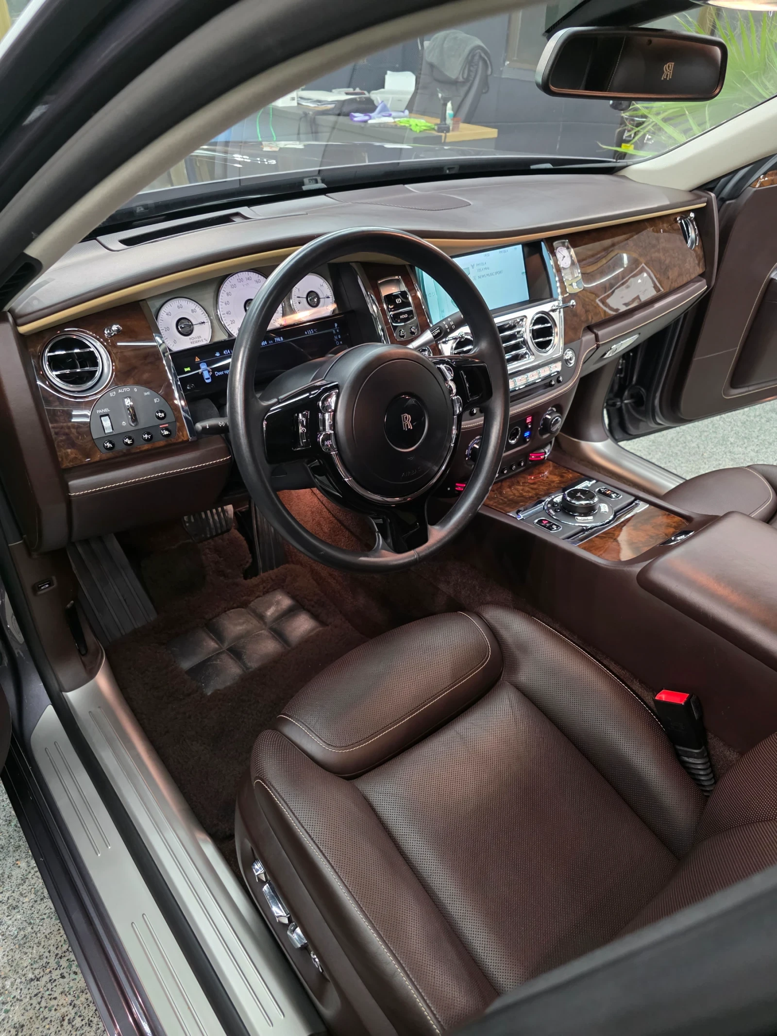 Rolls-Royce Ghost Ghost W12 Limited, снимка 9 - Автомобили и джипове - 53865483