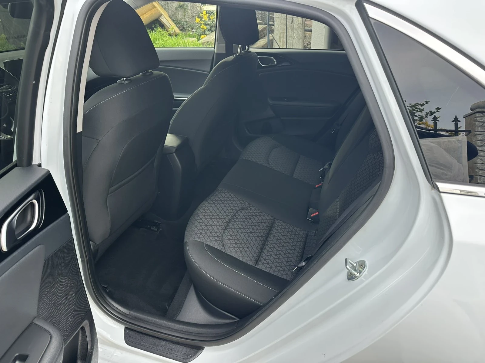 Kia Ceed GT 1.4-100коня нави, снимка 10 - Автомобили и джипове - 54209633