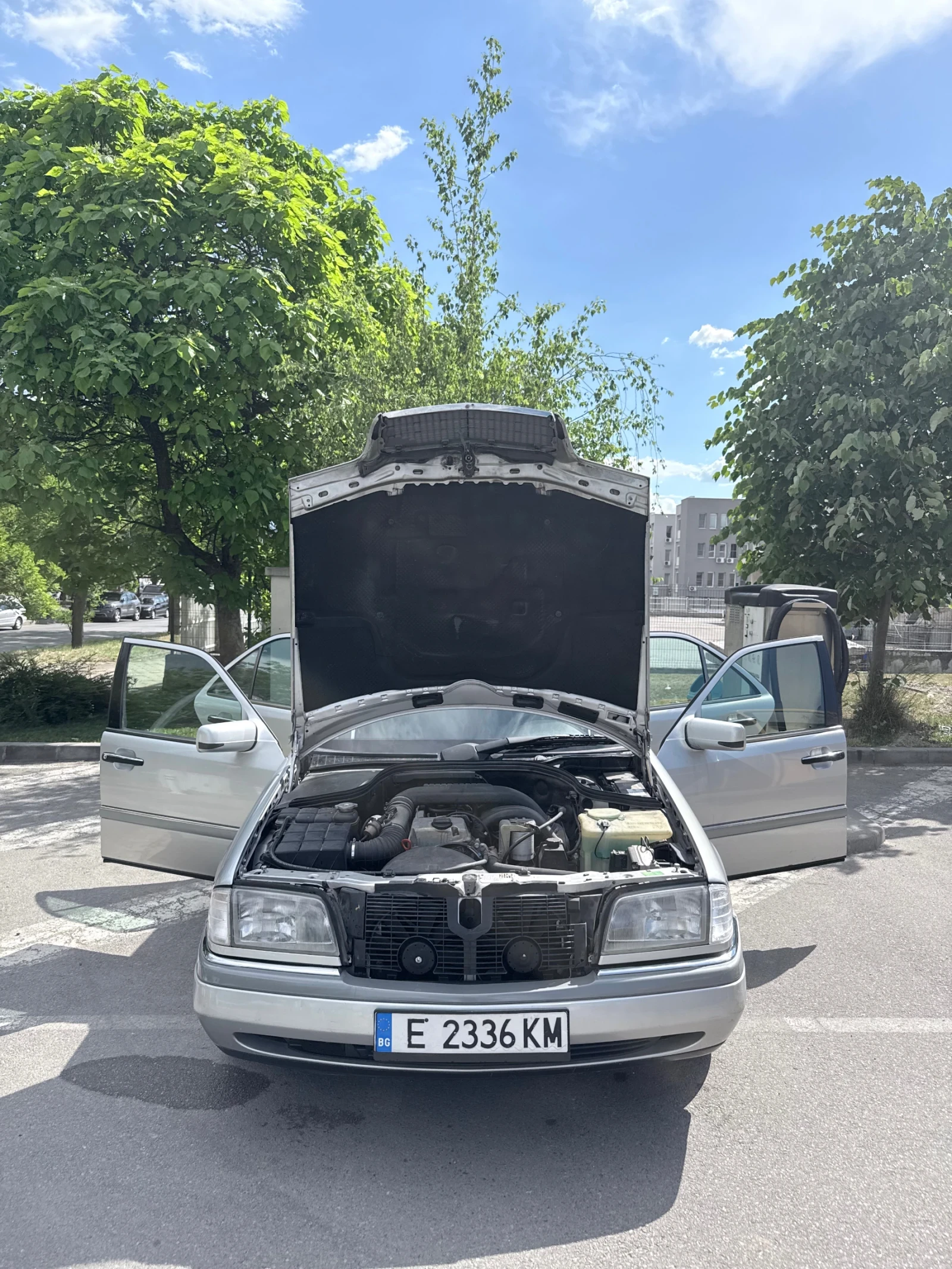 Mercedes-Benz 220, снимка 14 - Автомобили и джипове - 54691723
