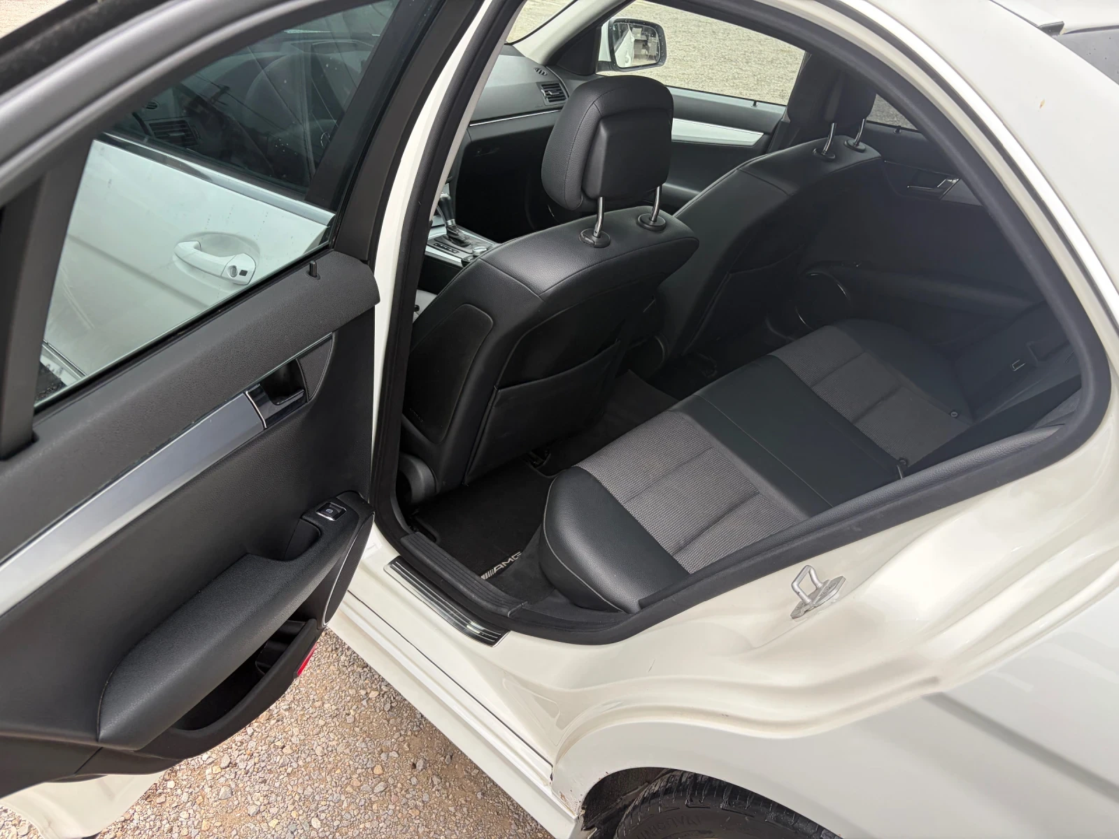 Mercedes-Benz C 320 AMG, снимка 14 - Автомобили и джипове - 54728133