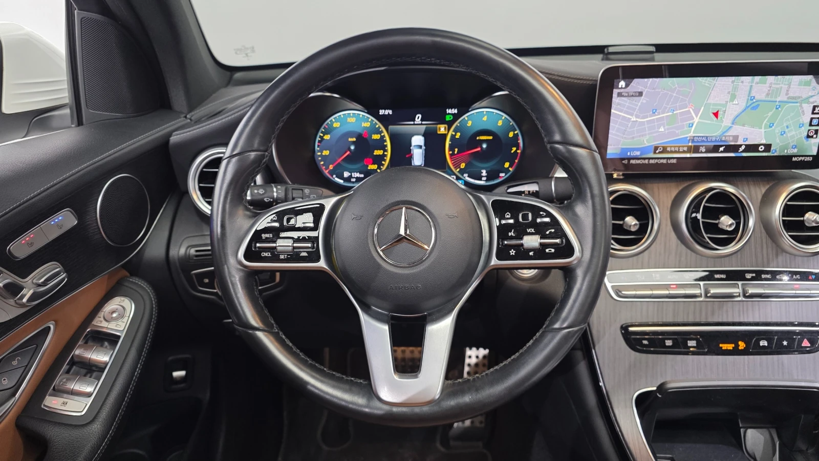 Mercedes-Benz GLC GLC300 4MATIC | HUD | 360  камера | Панорама, снимка 15 - Автомобили и джипове - 55739380