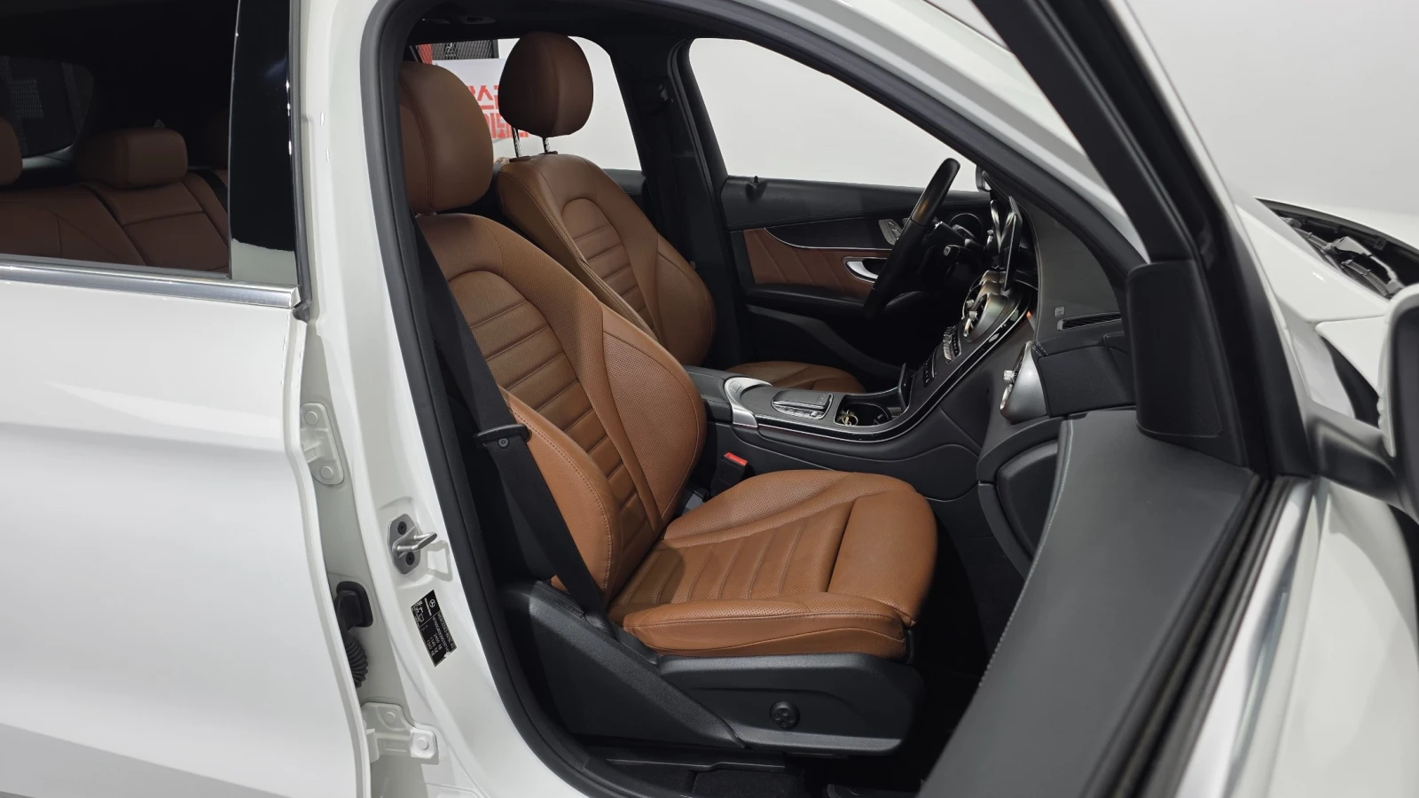 Mercedes-Benz GLC GLC300 4MATIC | HUD | 360  камера | Панорама, снимка 11 - Автомобили и джипове - 55739380