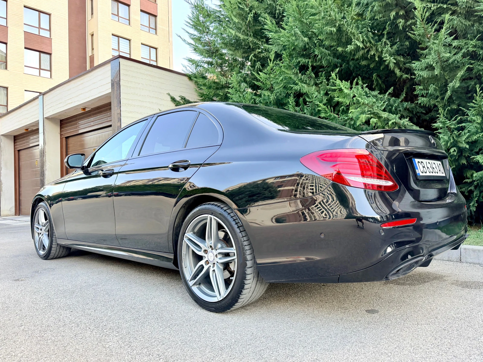 Mercedes-Benz E 220 AMG LINE PODGREV 360VIEW, снимка 7 - Автомобили и джипове - 55886667