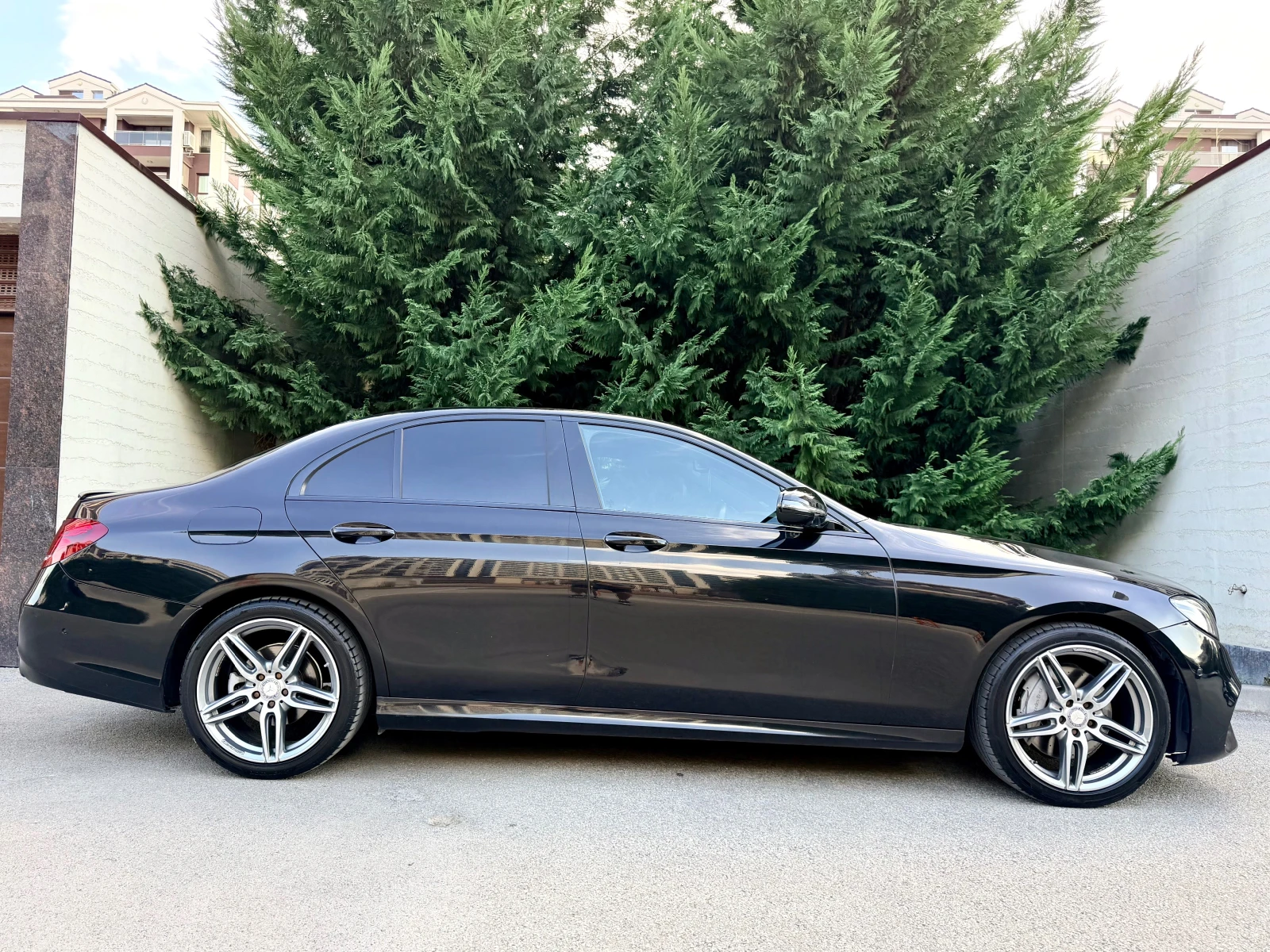 Mercedes-Benz E 220 AMG LINE PODGREV 360VIEW, снимка 4 - Автомобили и джипове - 55886667