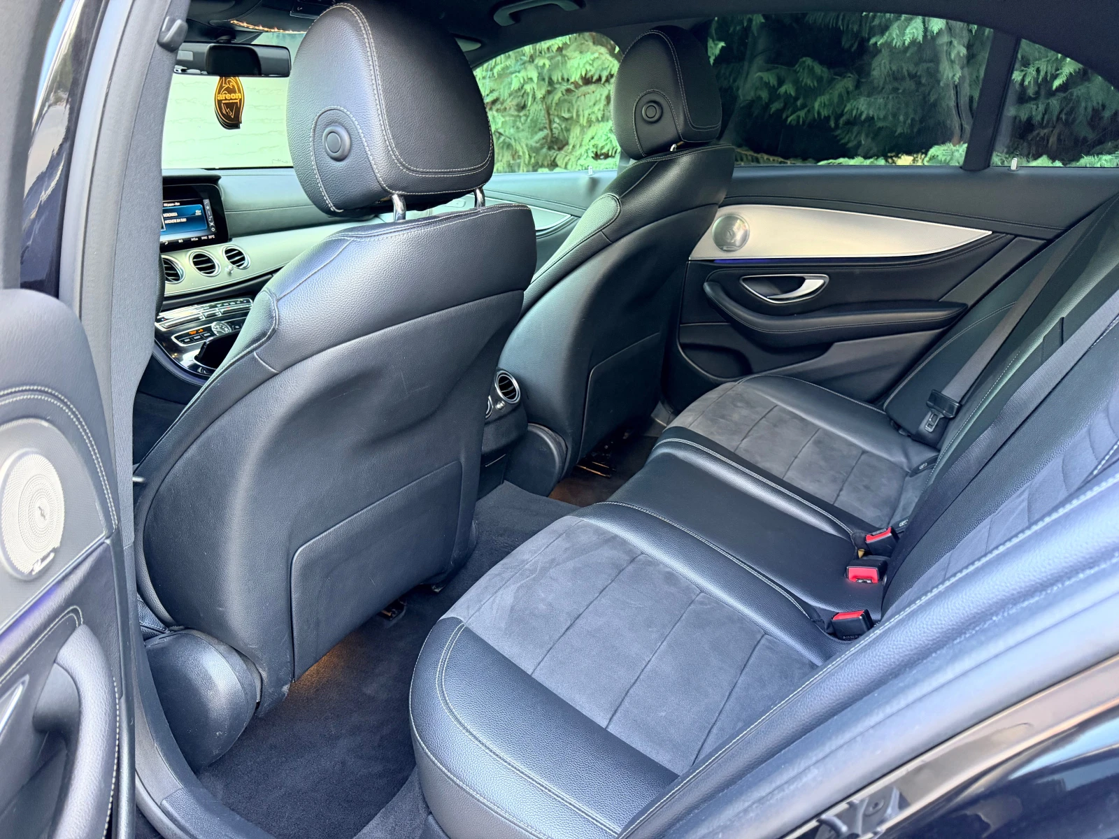 Mercedes-Benz E 220 AMG LINE PODGREV 360VIEW, снимка 15 - Автомобили и джипове - 55886667