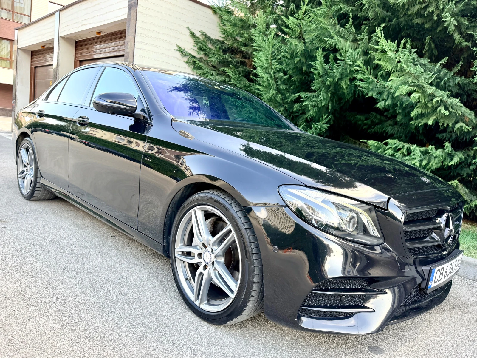 Mercedes-Benz E 220 AMG LINE PODGREV 360VIEW, снимка 3 - Автомобили и джипове - 55886667