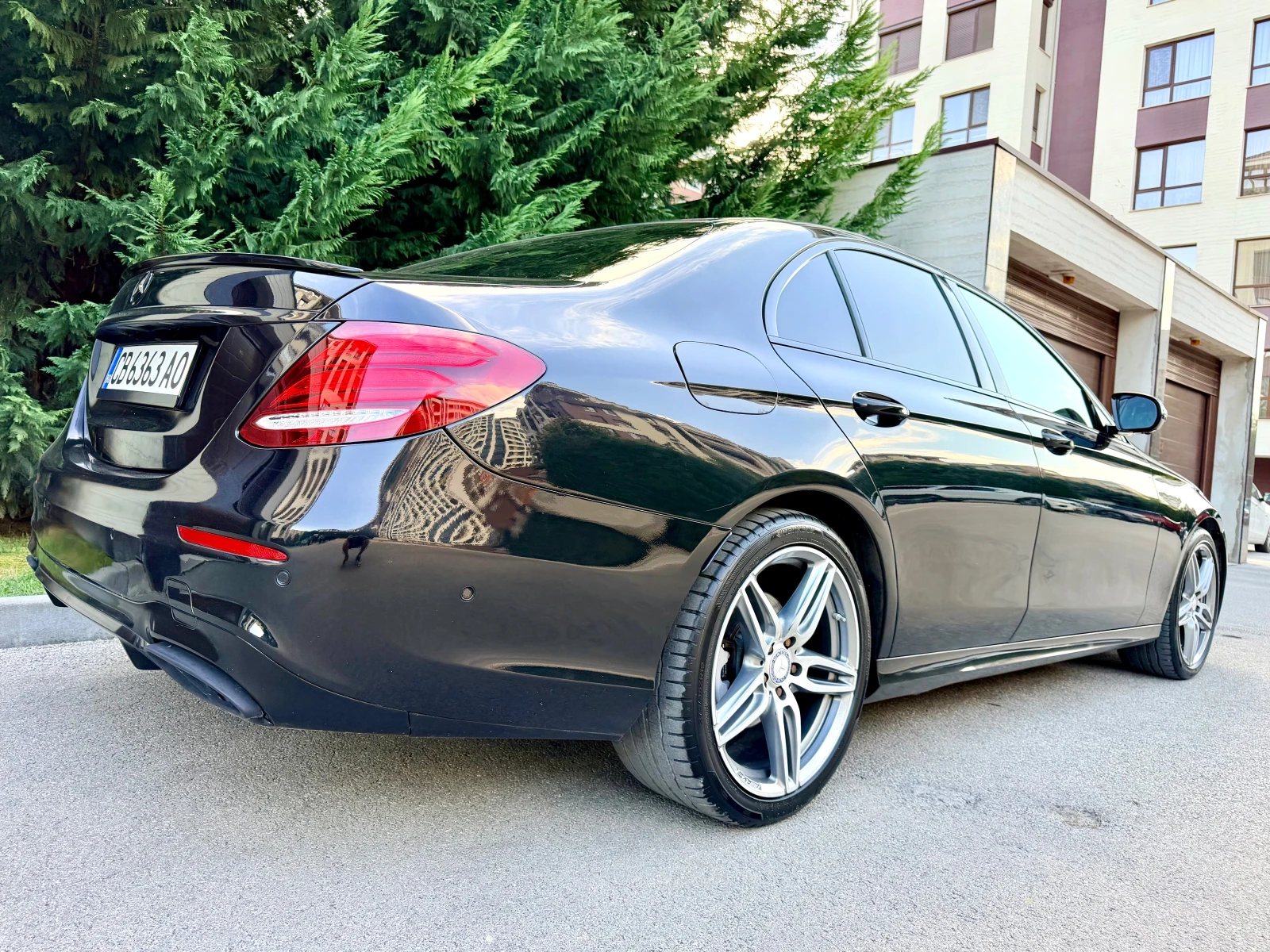 Mercedes-Benz E 220 AMG LINE PODGREV 360VIEW, снимка 5 - Автомобили и джипове - 55886667