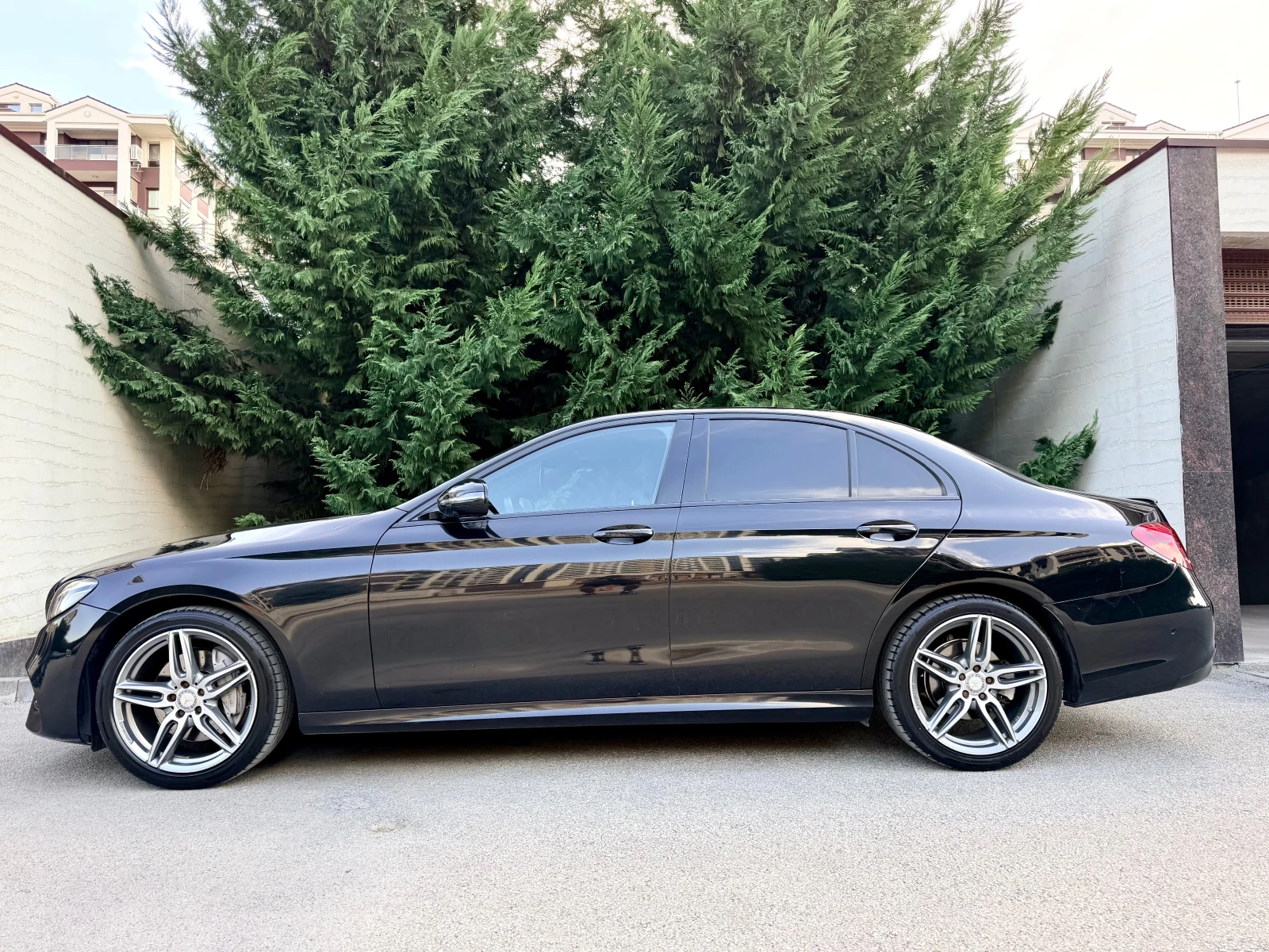 Mercedes-Benz E 220 AMG LINE PODGREV 360VIEW, снимка 8 - Автомобили и джипове - 55886667