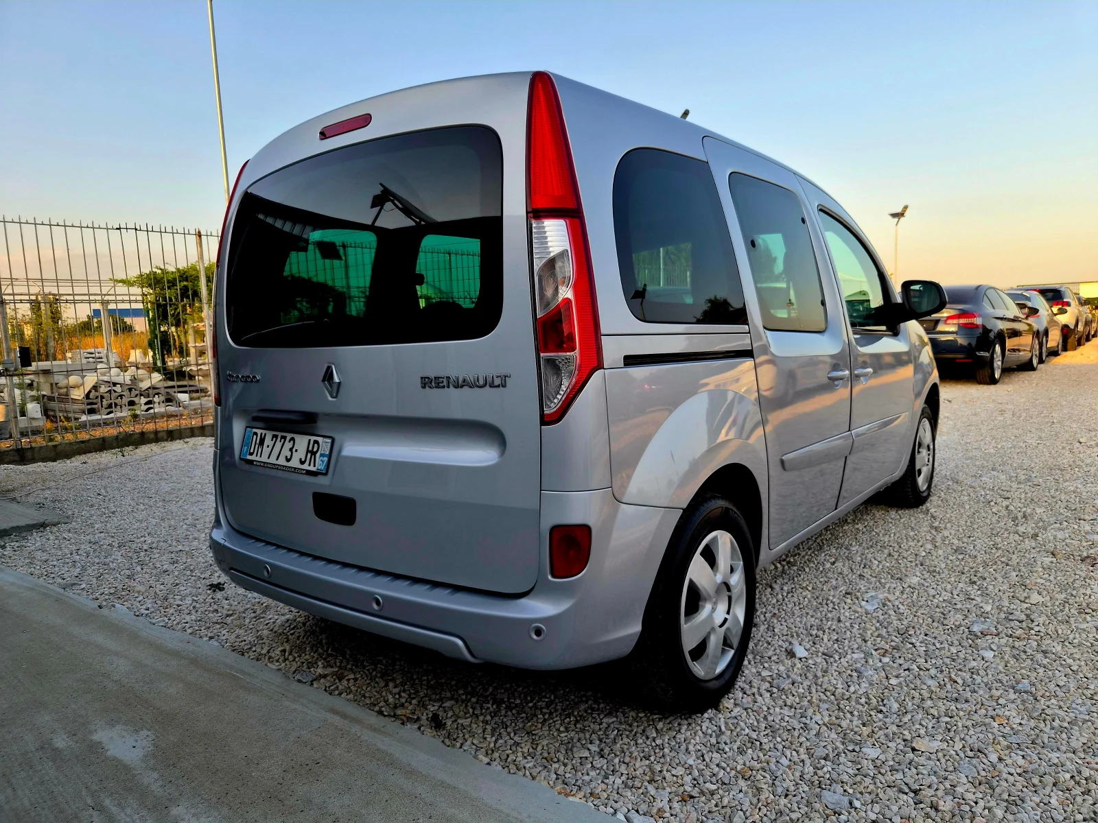 Renault Kangoo 1.5 DCI 110ks.EVRO 5 Navi , снимка 6 - Автомобили и джипове - 55940870