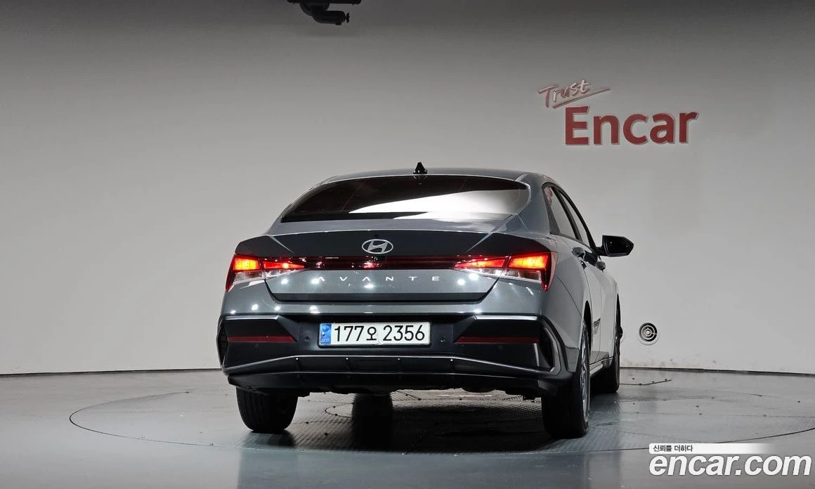 Hyundai Elantra 1.6 Modern, снимка 4 - Автомобили и джипове - 55972748