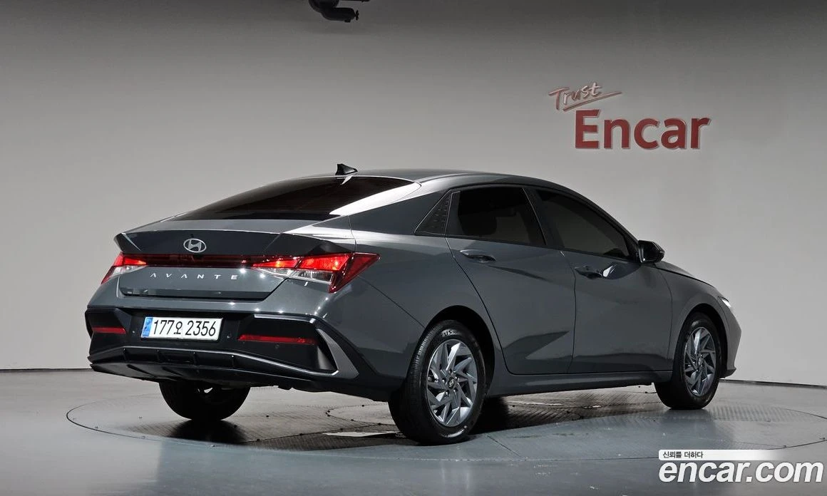 Hyundai Elantra 1.6 Modern, снимка 2 - Автомобили и джипове - 55972748