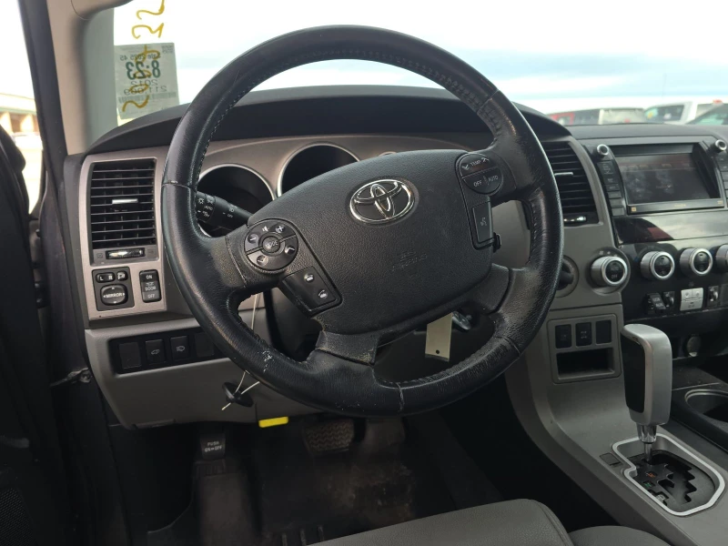 Toyota Sequoia LIMITED* 5.7* V8* ПОДГРЕВ* КАМЕРА* КЕЙЛЕС, снимка 8 - Автомобили и джипове - 52936261