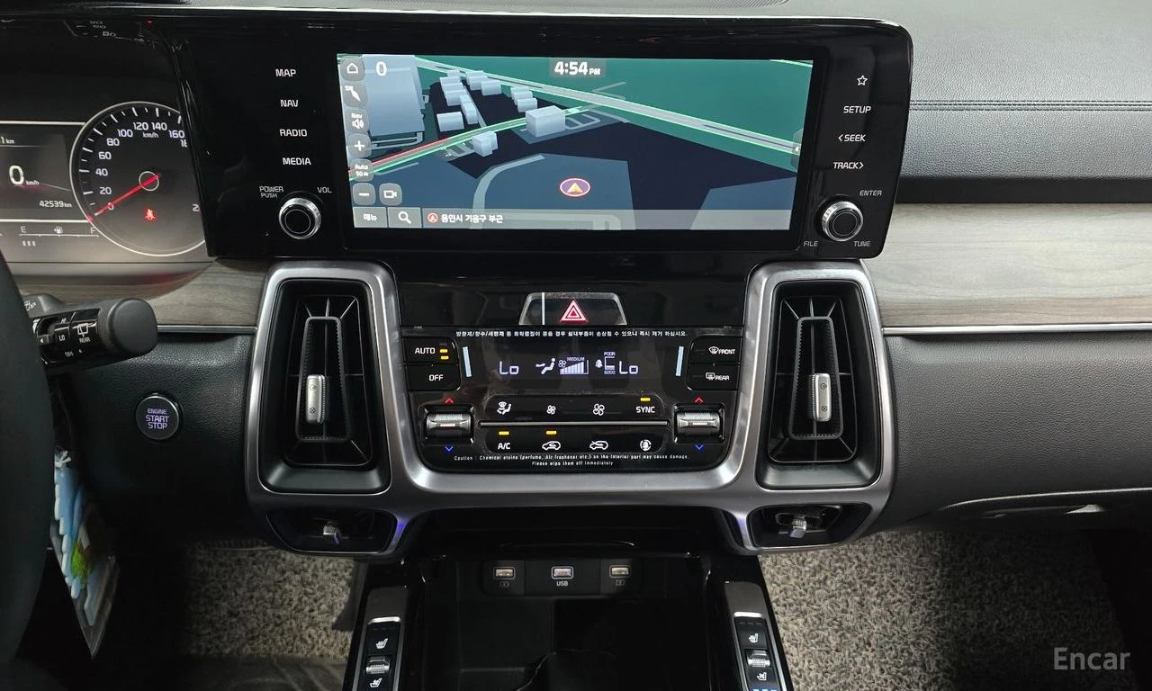 Kia Sorento 2.5T* PRESTIGE* ПОДГРЕВ* ОБДУХВАНЕ* LANE* ASSIST* , снимка 9 - Автомобили и джипове - 54576647