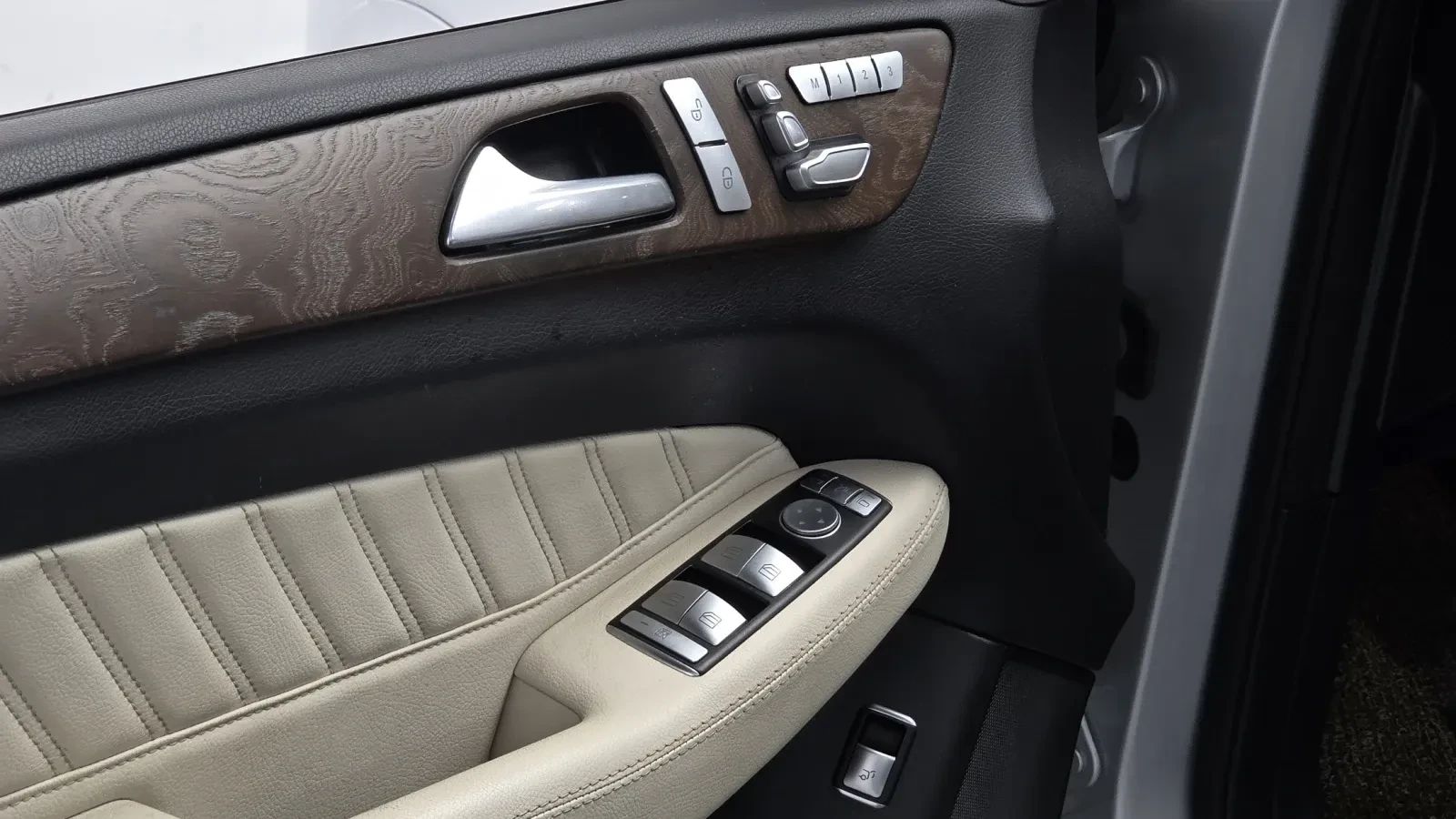 Mercedes-Benz GLE 350 АМГ ПАКЕТ/ПАНО/ПОДГРЕВ/МОНИТОРИ/ДИЗЕЛ, снимка 8 - Автомобили и джипове - 54765974