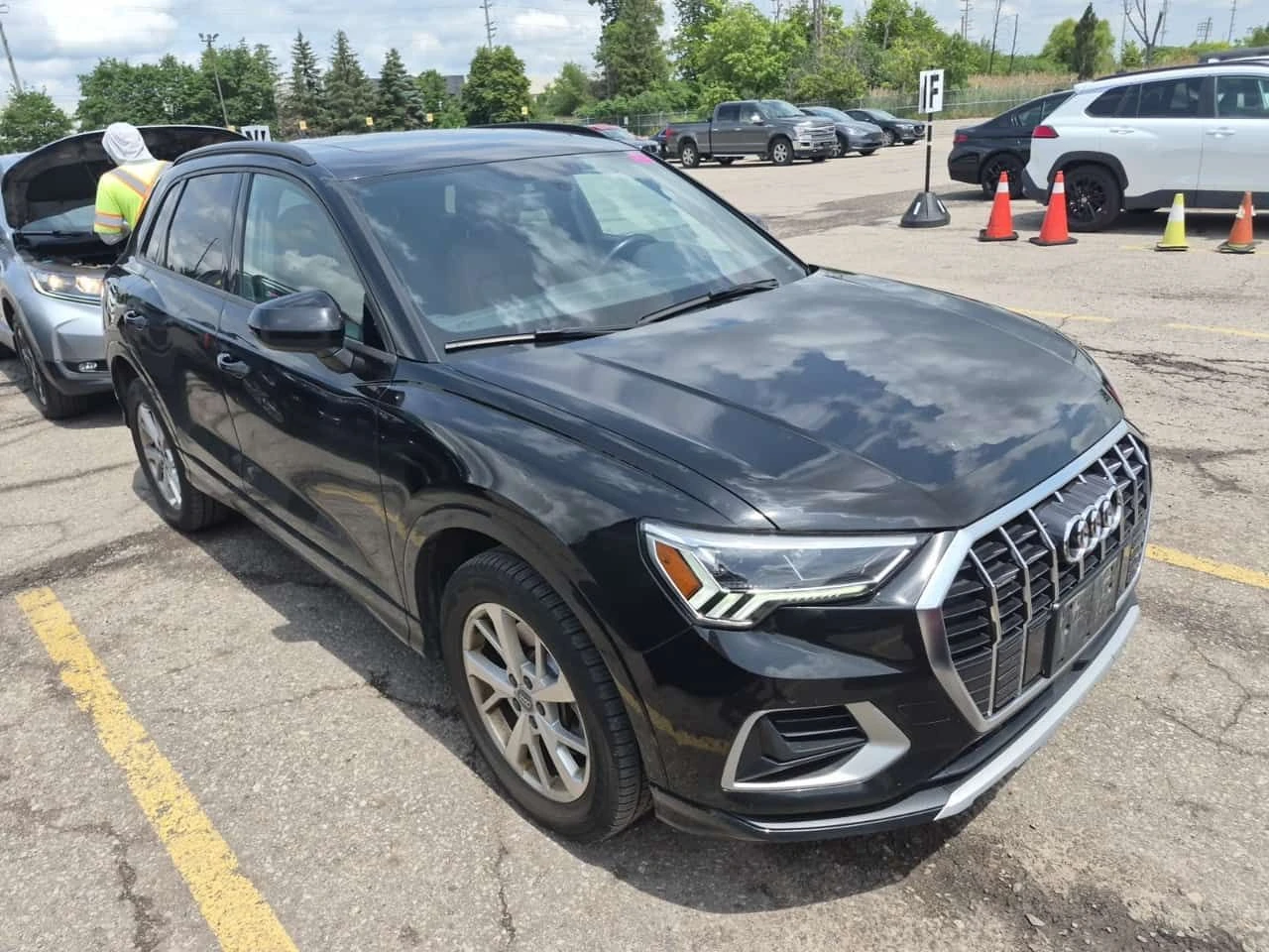 Audi Q3 KOMFORT | CARFAX | БЕЗ ПЪРВОНАЧАЛНА ВНОСКА, снимка 2 - Автомобили и джипове - 55094394