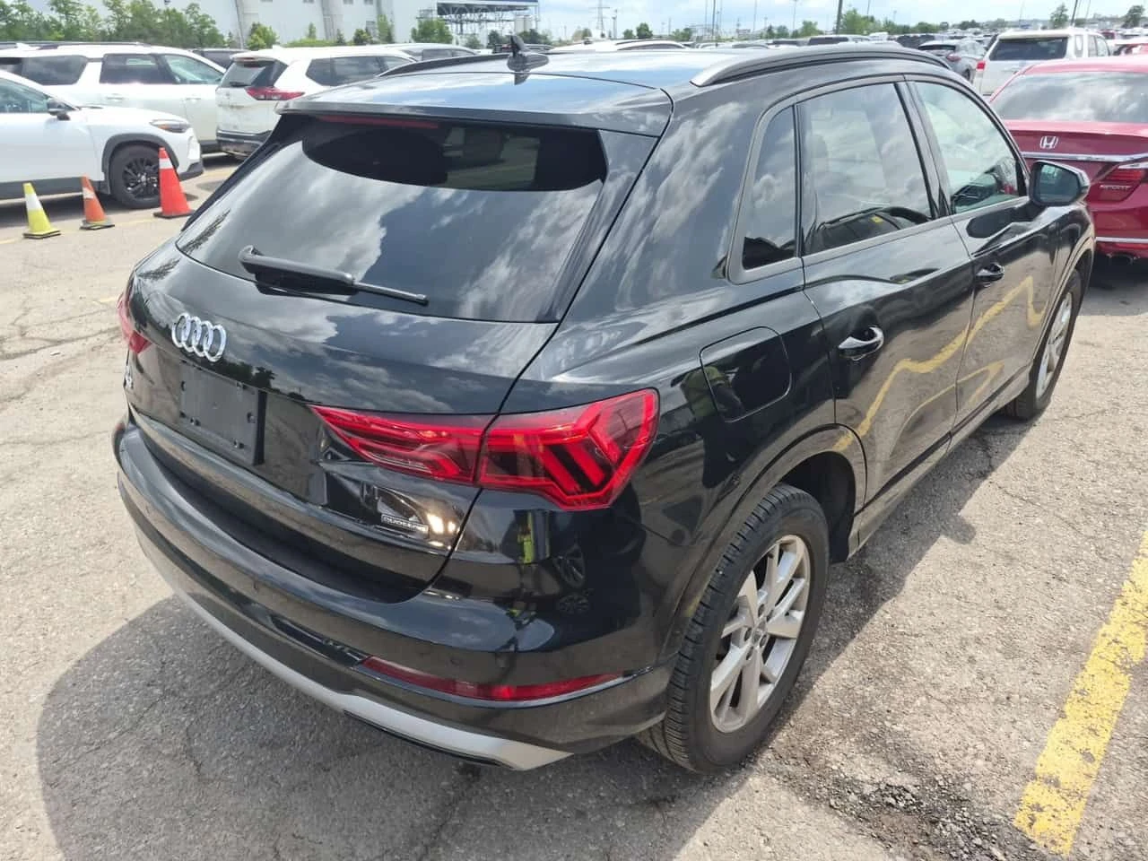 Audi Q3 KOMFORT | CARFAX | БЕЗ ПЪРВОНАЧАЛНА ВНОСКА, снимка 3 - Автомобили и джипове - 55094394